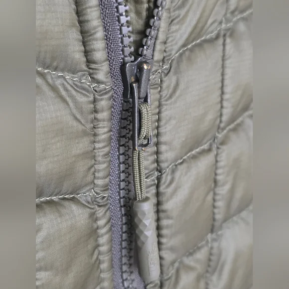 The North Face ThermoBall Eco Puffer Jacket – Olive Green – Size Small – EUC - Picture 4 of 6